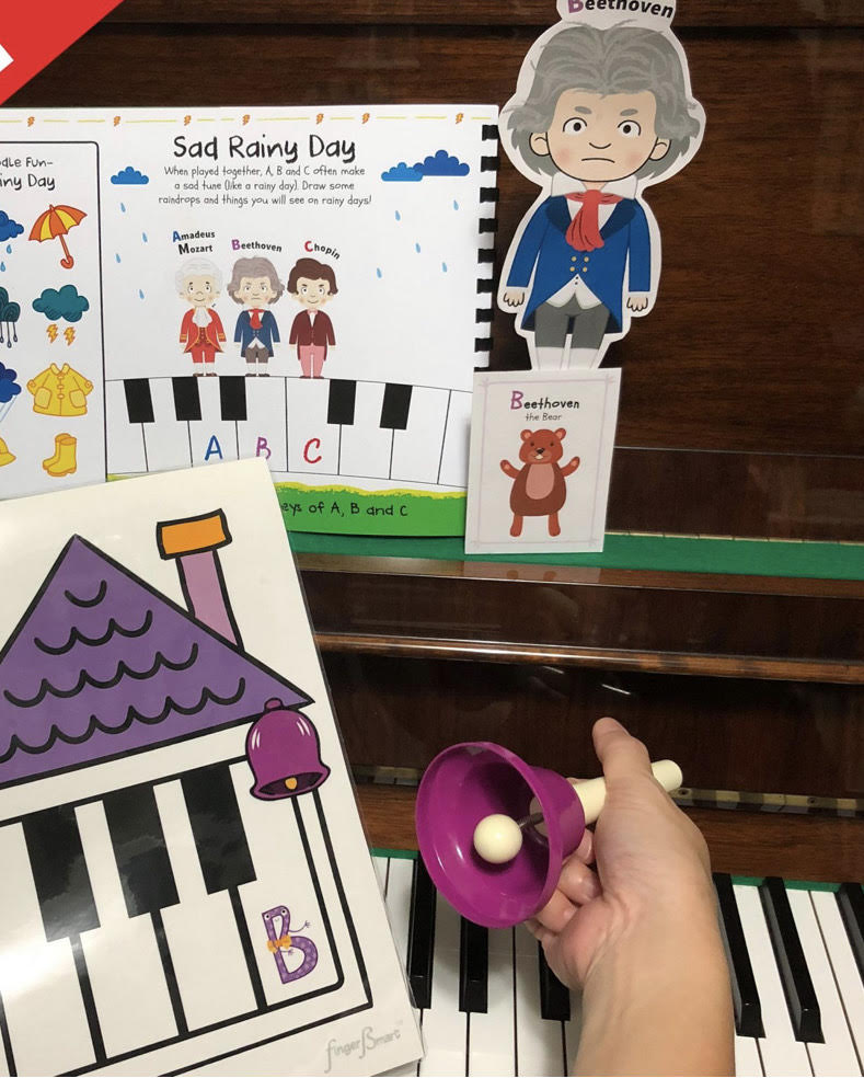 Image of pre-school music lesson